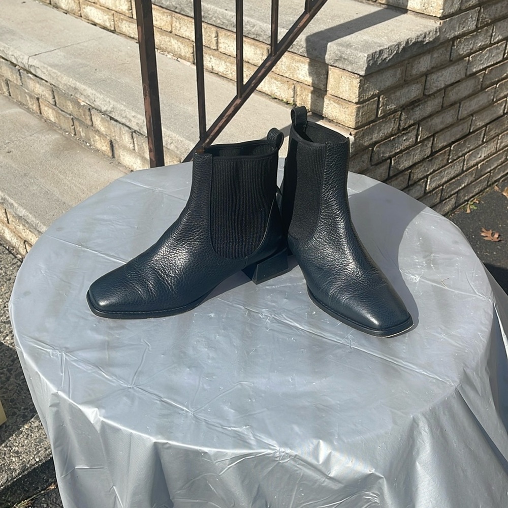 Ottavia black leather bootie